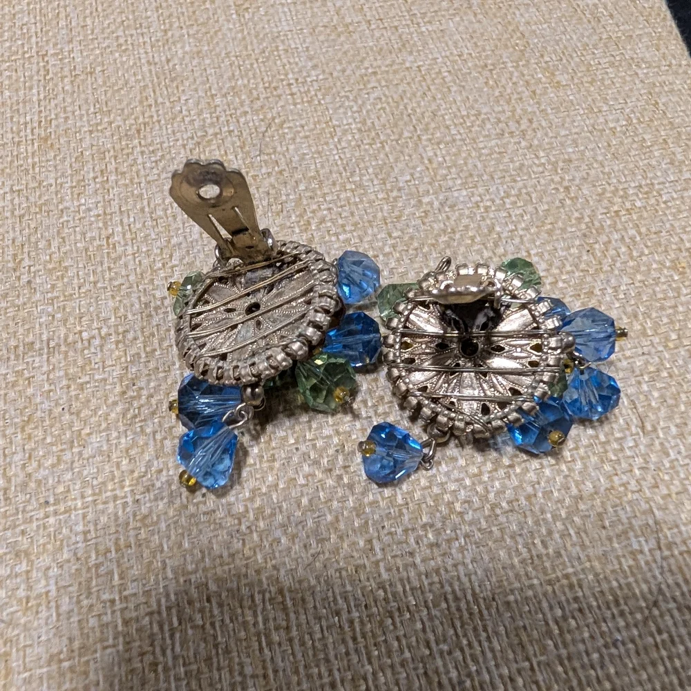 Vintage Mid Century Colorful Beaded Retro Clip On Earrings - Picture 7 of 7